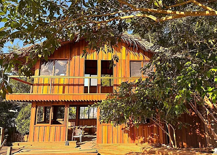 Jambu Hostel Combu